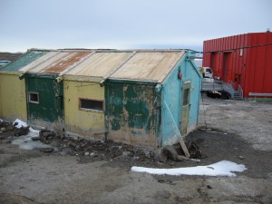 The dongas had seen better days but they were still there when I visited Mawson in 2008. 